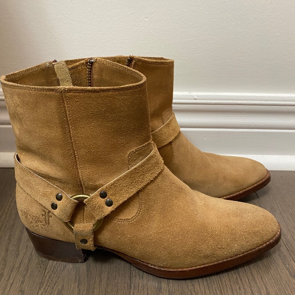 Frye suede/leather cowboy ankle boot US6
